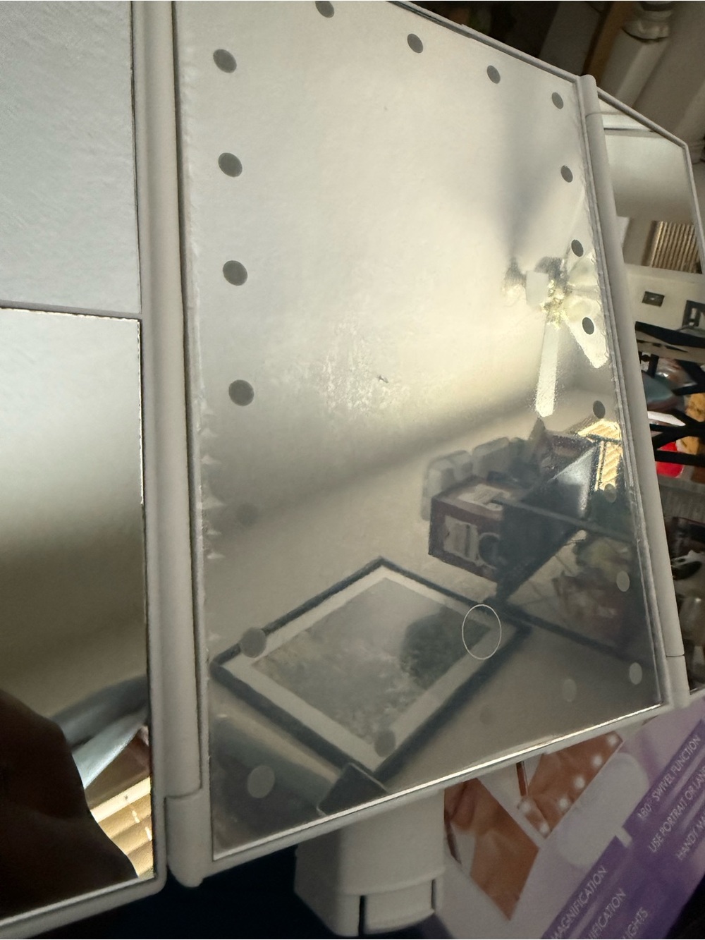 Magnifying LED Mirror - Picture 7 of 10